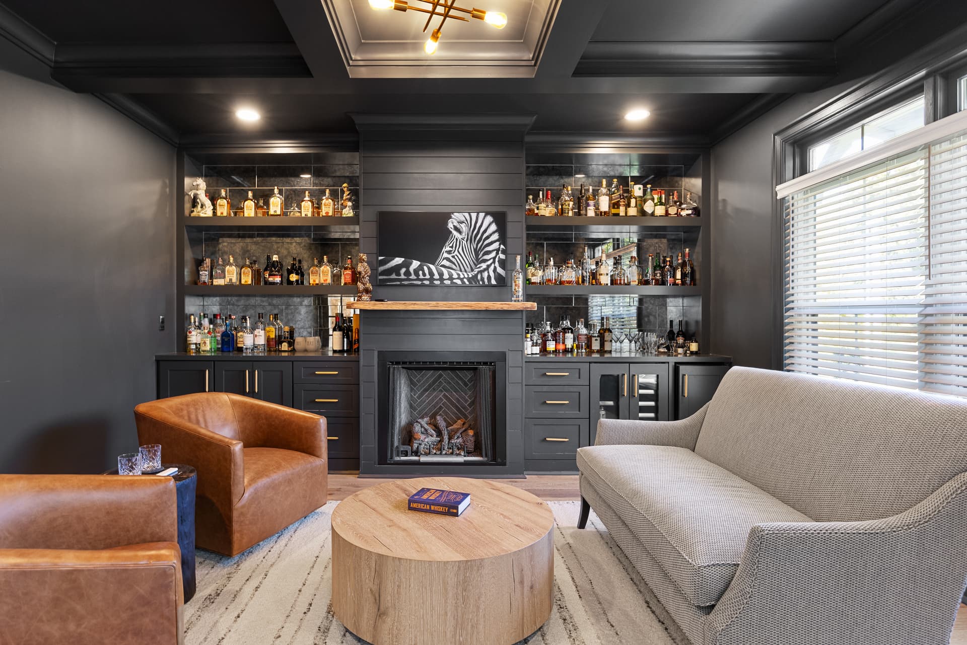 Lounge with a fireplace and bar